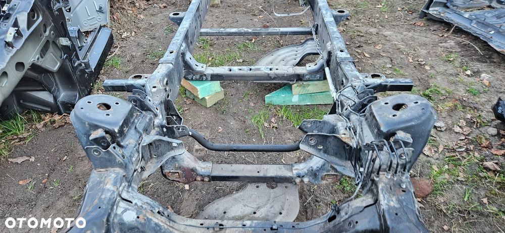 RAM 1500 V 5 2019- 4X4 5.7 HEMI QUAD CAB 1,5 Big Horn Rama samonośna Podwozie Poduszka ramy Osłona zbiornika Obudowa 52029964ac Przewód hamulcowy pompy ABS Instalacja ramy Wiązka kable Ucho Hak przedni Mocowanie 68323651AA 68323650AA - 5