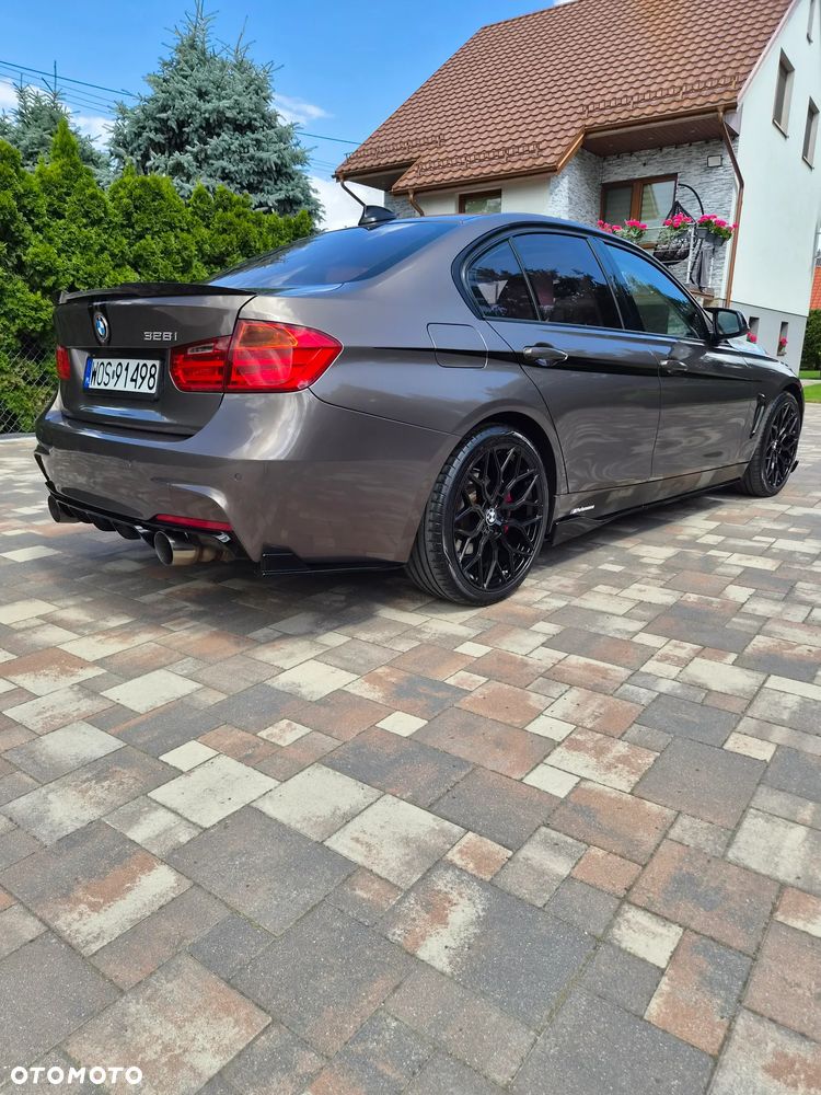 BMW Seria 3 328i - 2