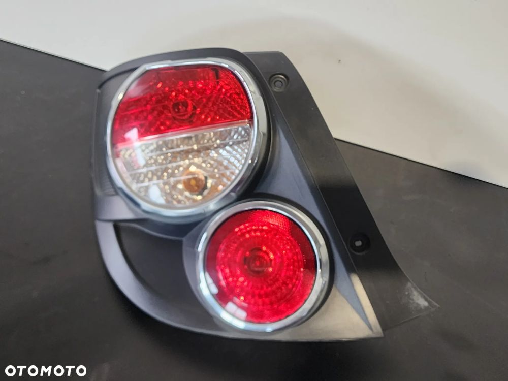 Chevrolet AVEO T300 HB lampa tył ORYGINAŁ - 3