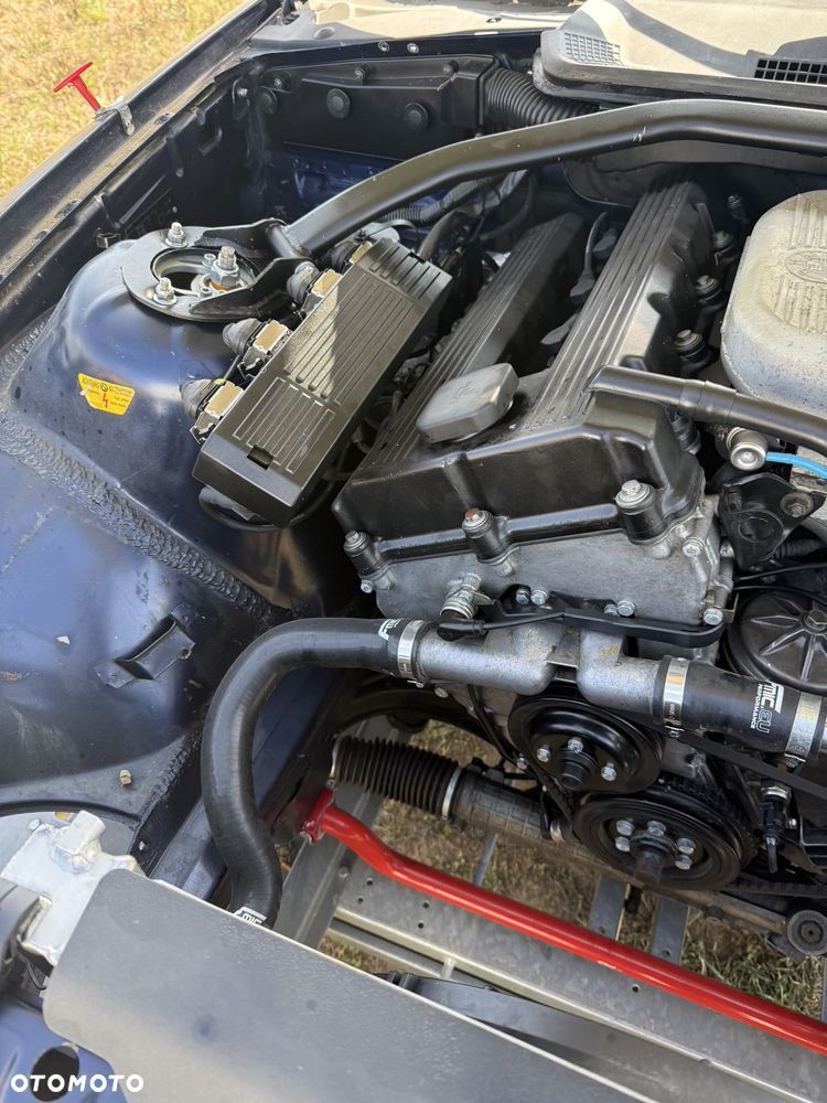 BMW Seria 3 318is - 11