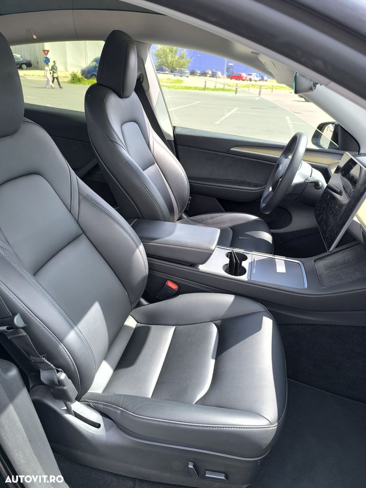 Tesla Model Y RWD - 12