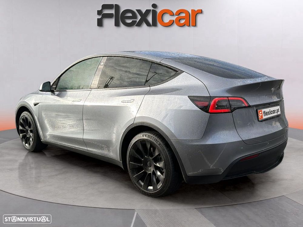 Tesla Model Y - 5