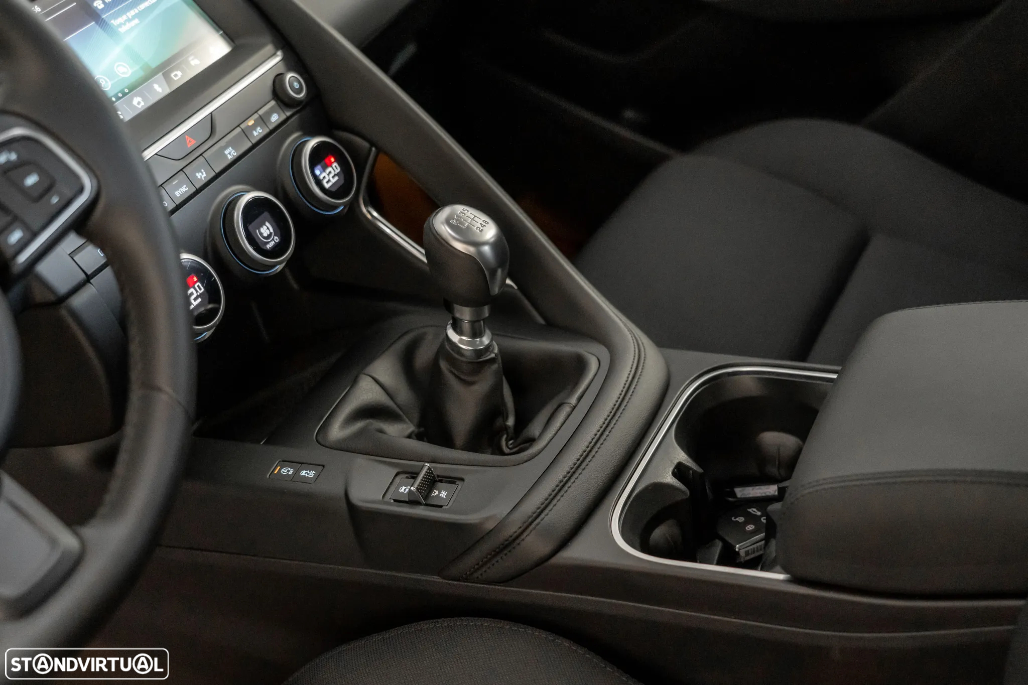 Jaguar E-Pace 2.0 i4D - 12