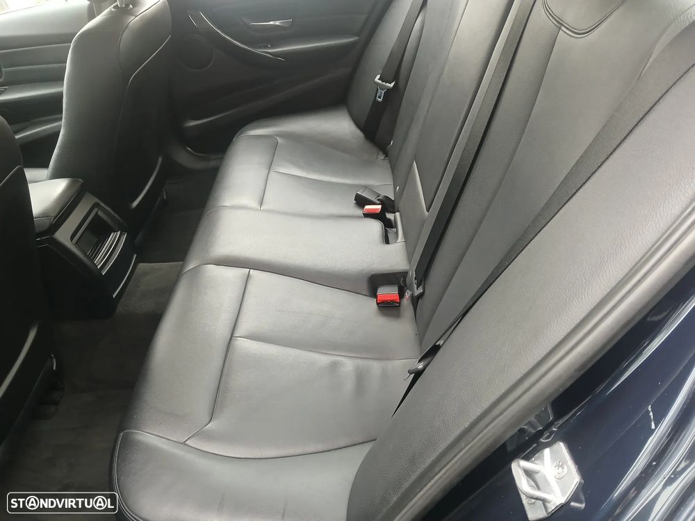 BMW 320 d Line Luxury - 19