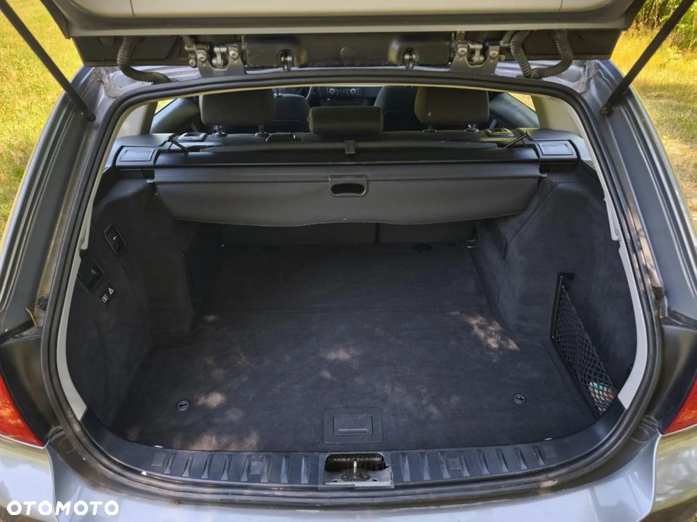 BMW Seria 3 318d DPF Touring Edition Exclusive - 12