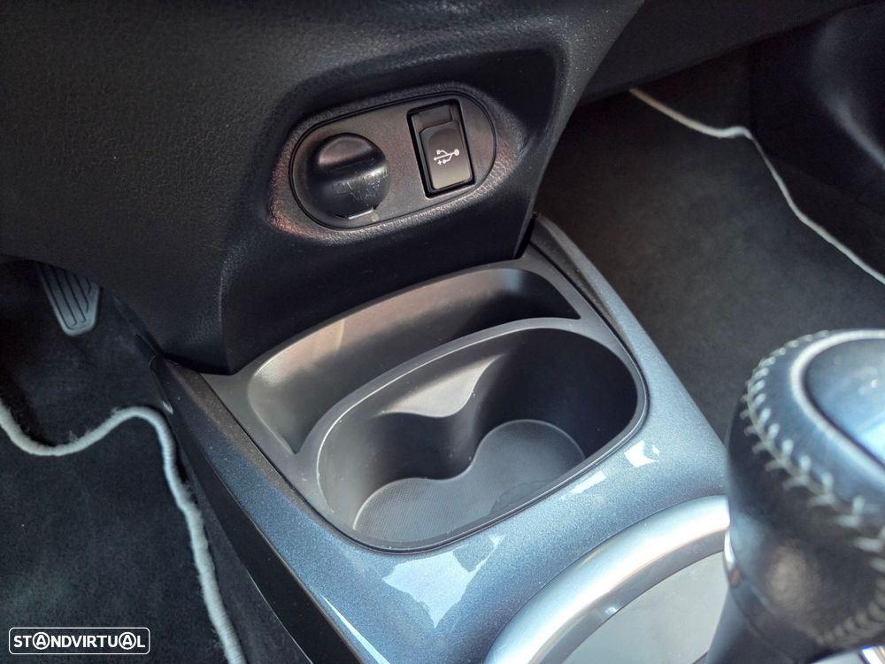 Toyota Yaris 1.5 HSD 20 Anos - 25