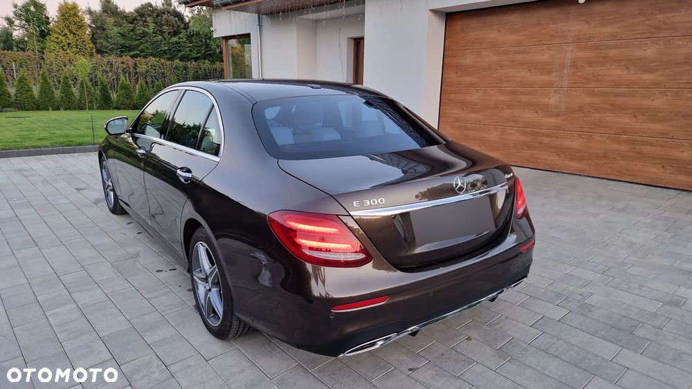 Mercedes-Benz Klasa E 300 9G-TRONIC AMG Line - 5