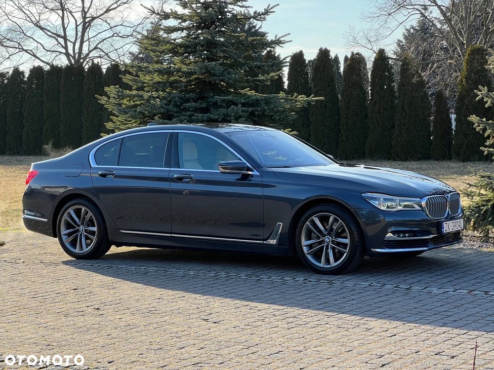 BMW Seria 7 750i xDrive - 11