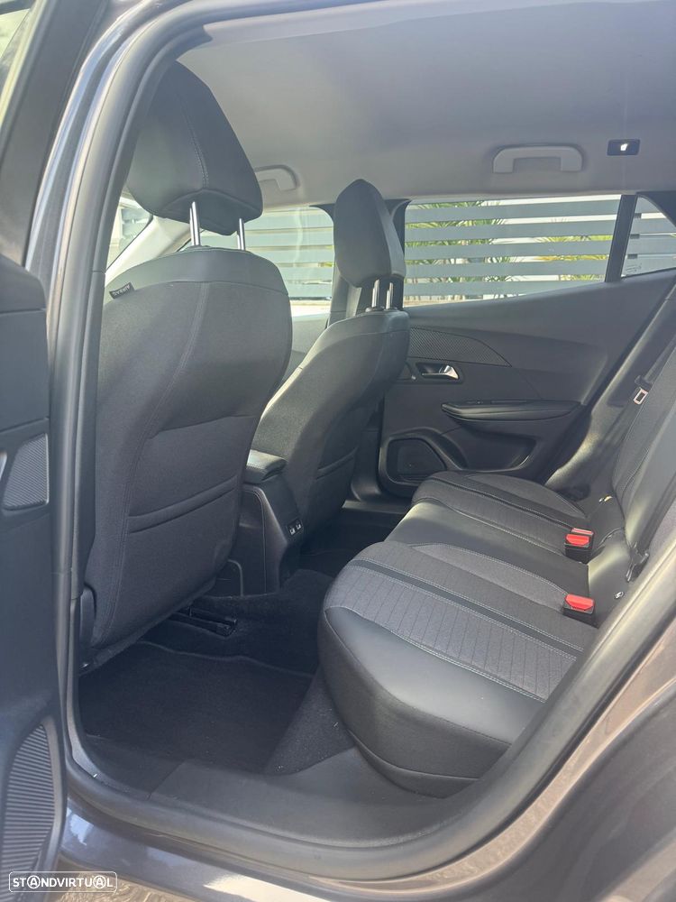 Peugeot 2008 1.2 PureTech Allure EAT6 - 4