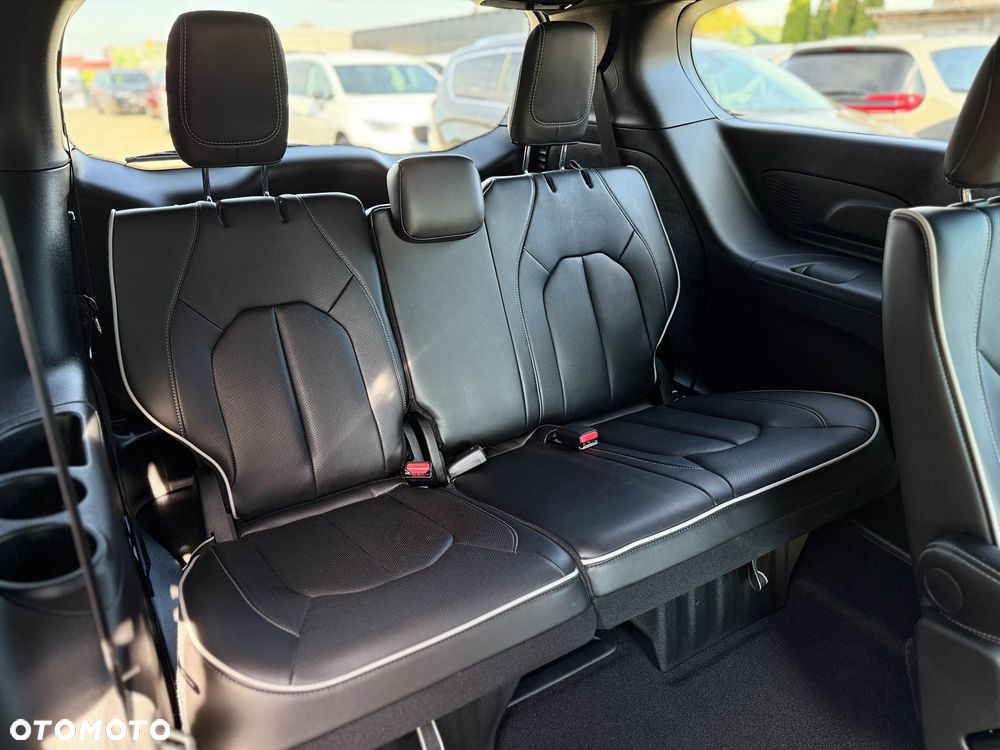 Chrysler Pacifica - 29