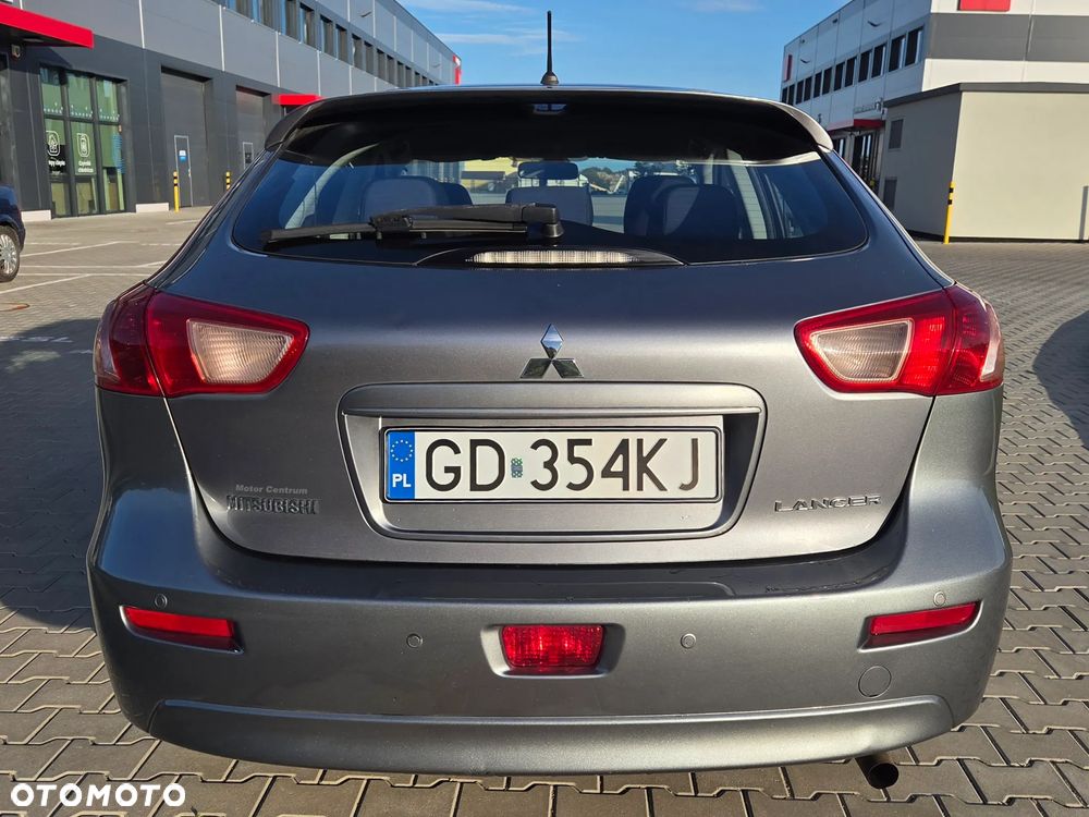 Mitsubishi Lancer 1.6 Invite - 3