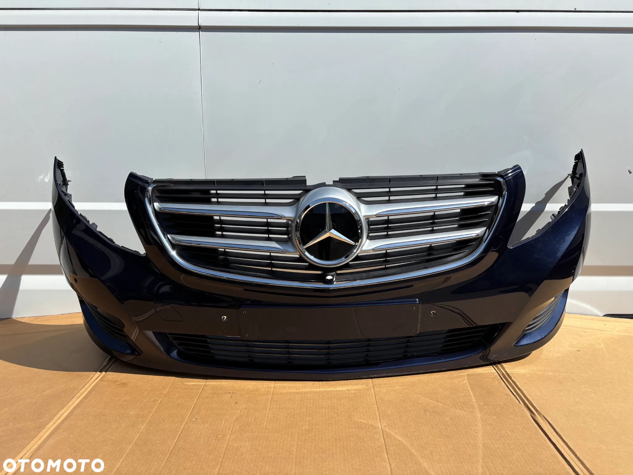 Mercedes Vito V Klasa Zderzak Przedni Grill Kratka Zderzaka Znaczek PDC Kamera Niebieski W447 447 A4478850025  A4478800283 A4478801901 A4478802001 - 1