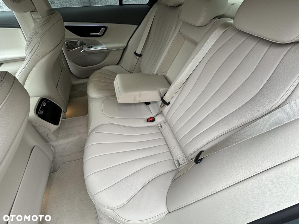 Mercedes-Benz Klasa E 220 d mHEV 4-Matic Avantgarde 9G-Tronic - 24