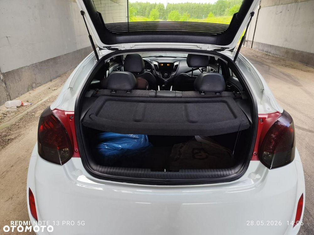 Hyundai Veloster - 9
