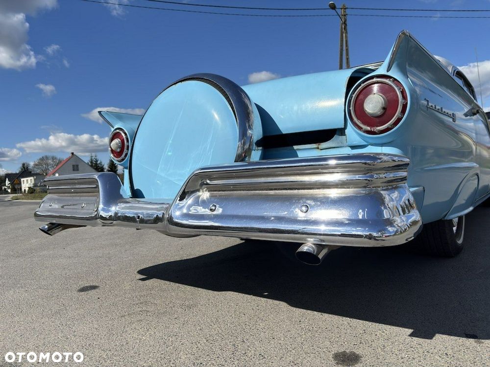 Ford Fairlane - 21