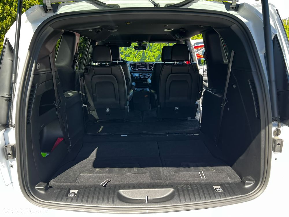 Chrysler Pacifica - 13