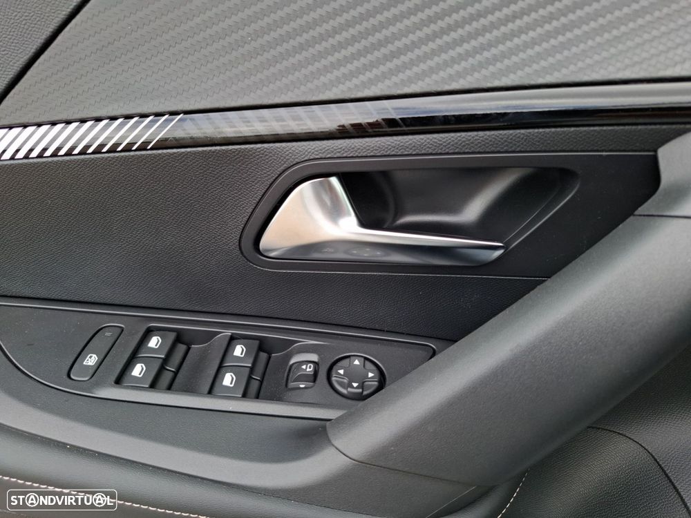 Peugeot 2008 1.2 Hybrid Allure e-DCS6 - 21