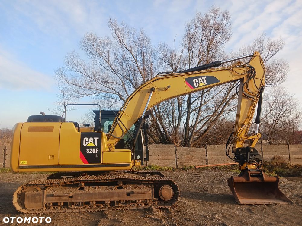 Caterpillar 320F - 1