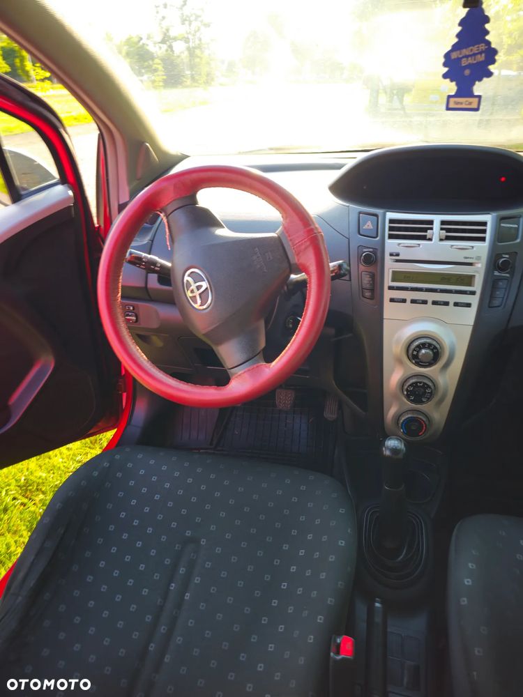 Toyota Yaris - 16