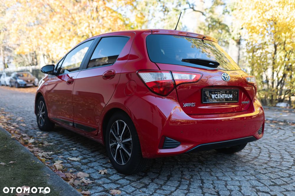 Toyota Yaris Hybrid 100 Premium - 9