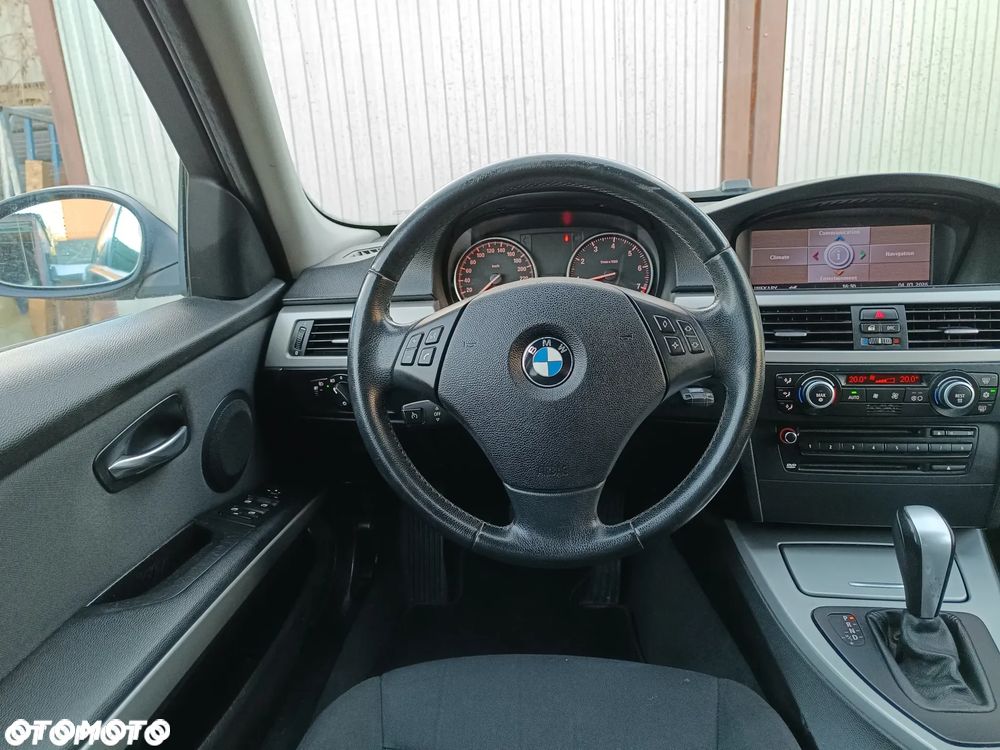 BMW Seria 3 320i Edition Exclusive - 17