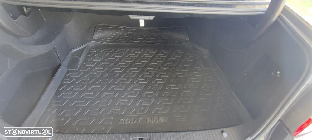 Mercedes-Benz E 220 BlueTEC Avantgarde Auto. - 15