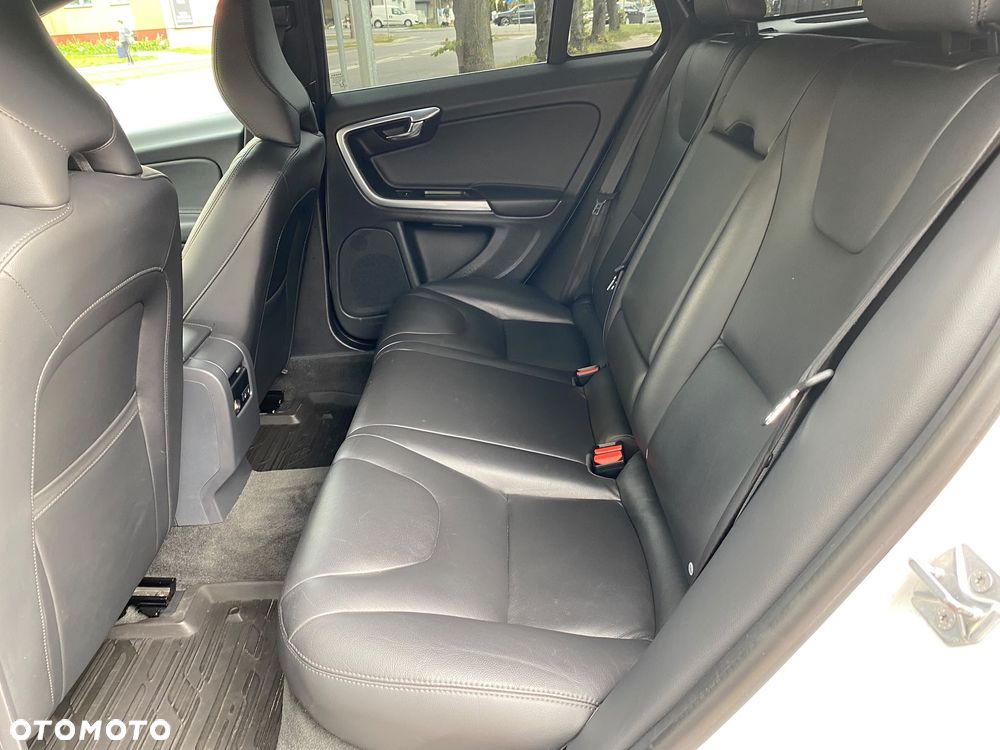 Volvo V60 D4 Momentum - 13