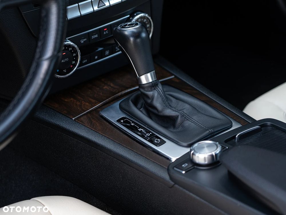Mercedes-Benz Klasa C 250 CGI BlueEff - 30