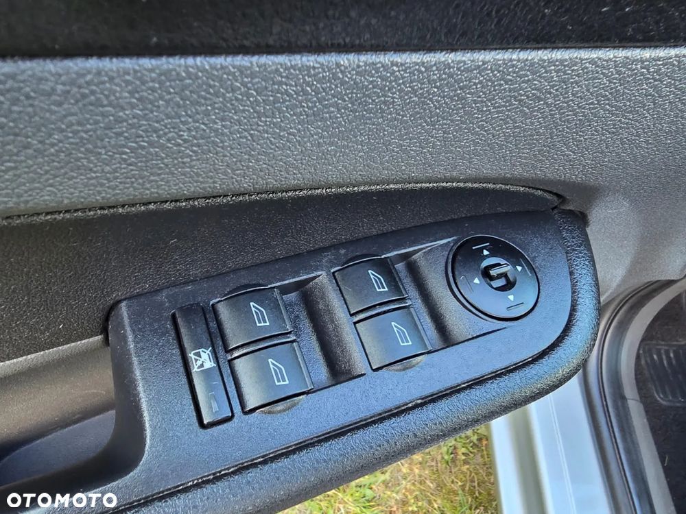Ford Focus 1.6 16V Ambiente - 19