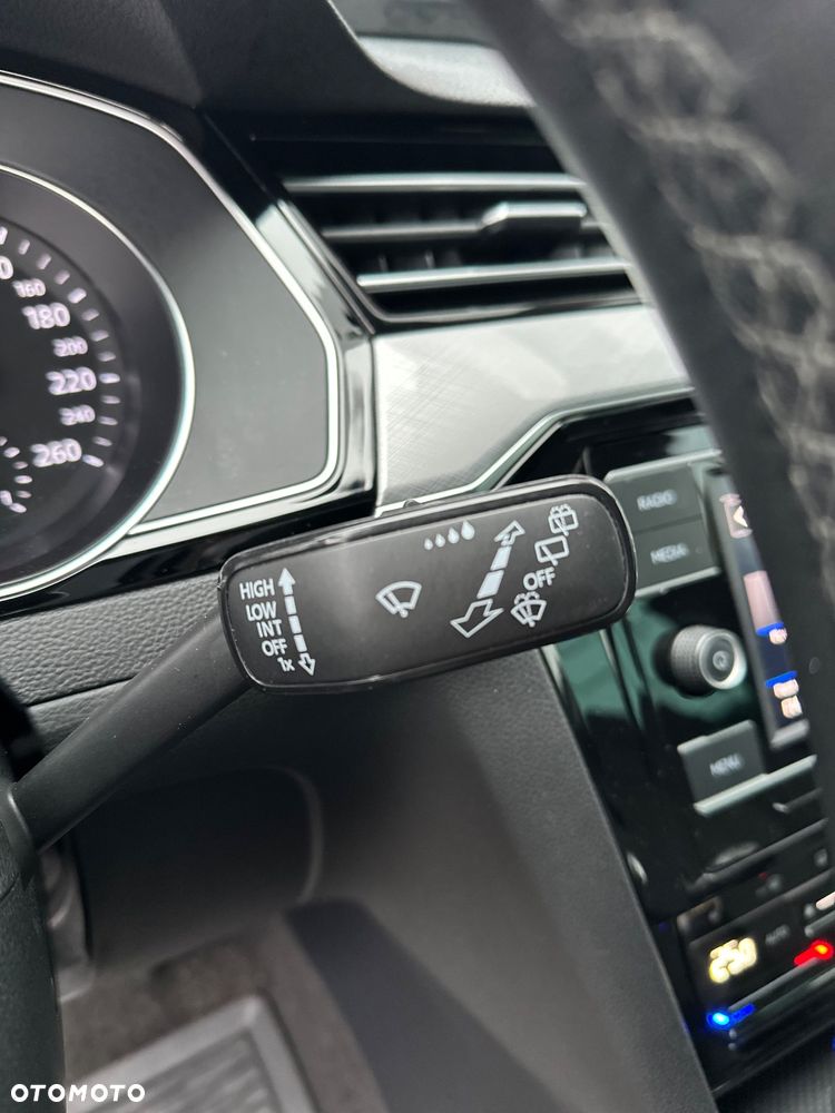 Volkswagen Passat 2.0 TDI SCR - 16