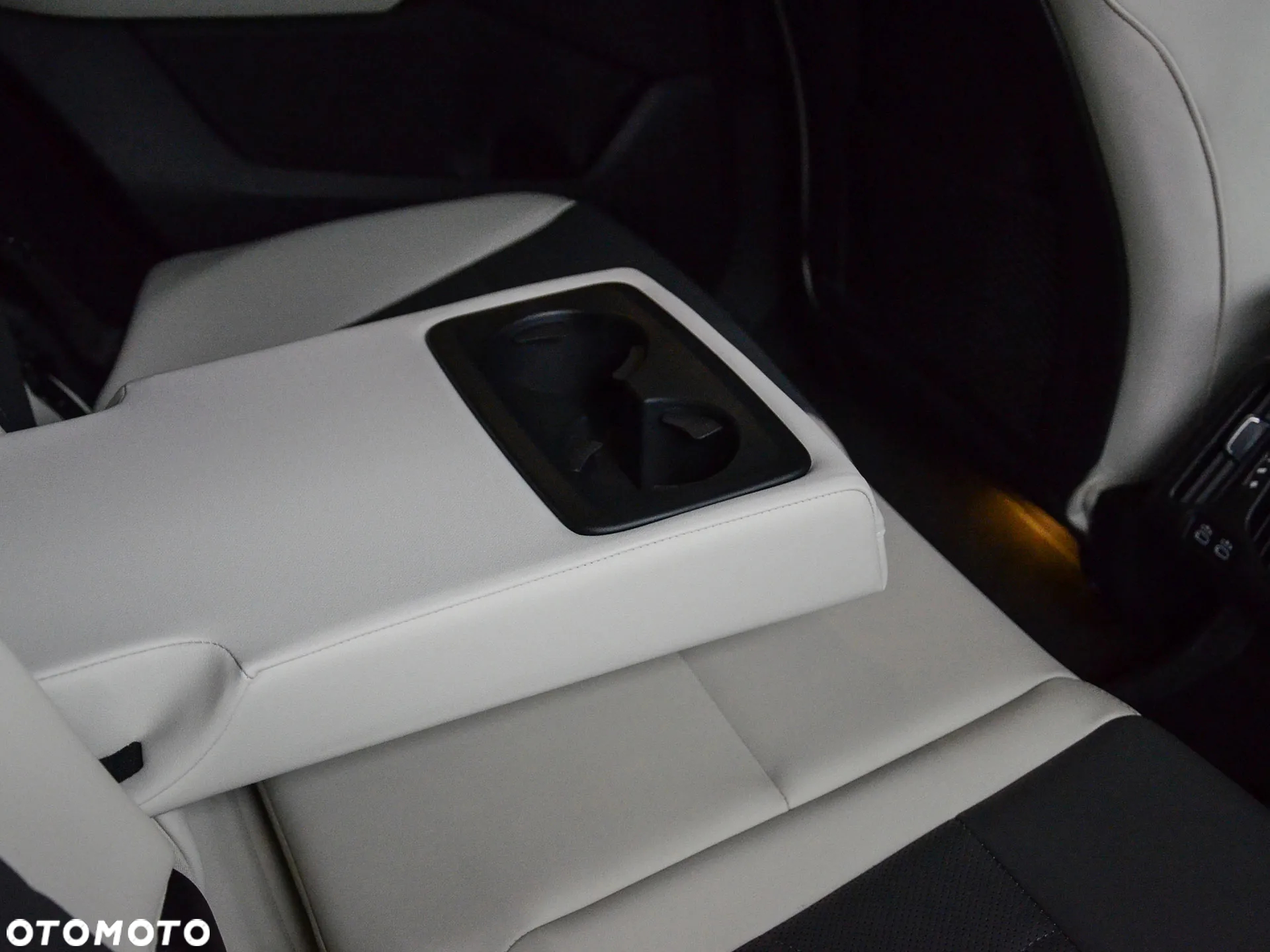 BMW iX2 XDrive30 M Sport - 26