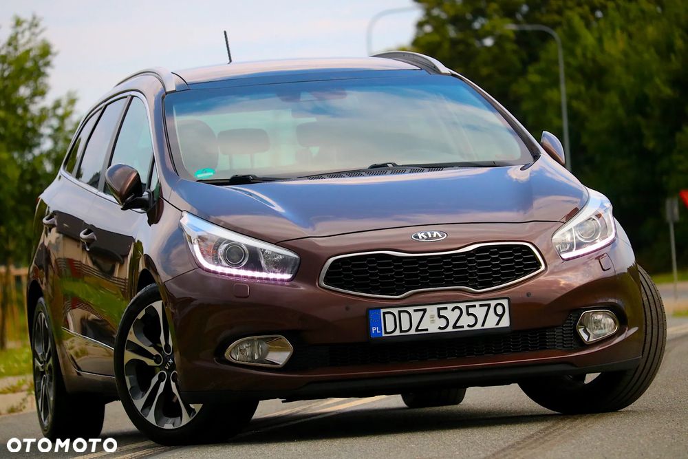 Kia Ceed 1.6 CRDi 128 Fifa World Cup Edition - 10