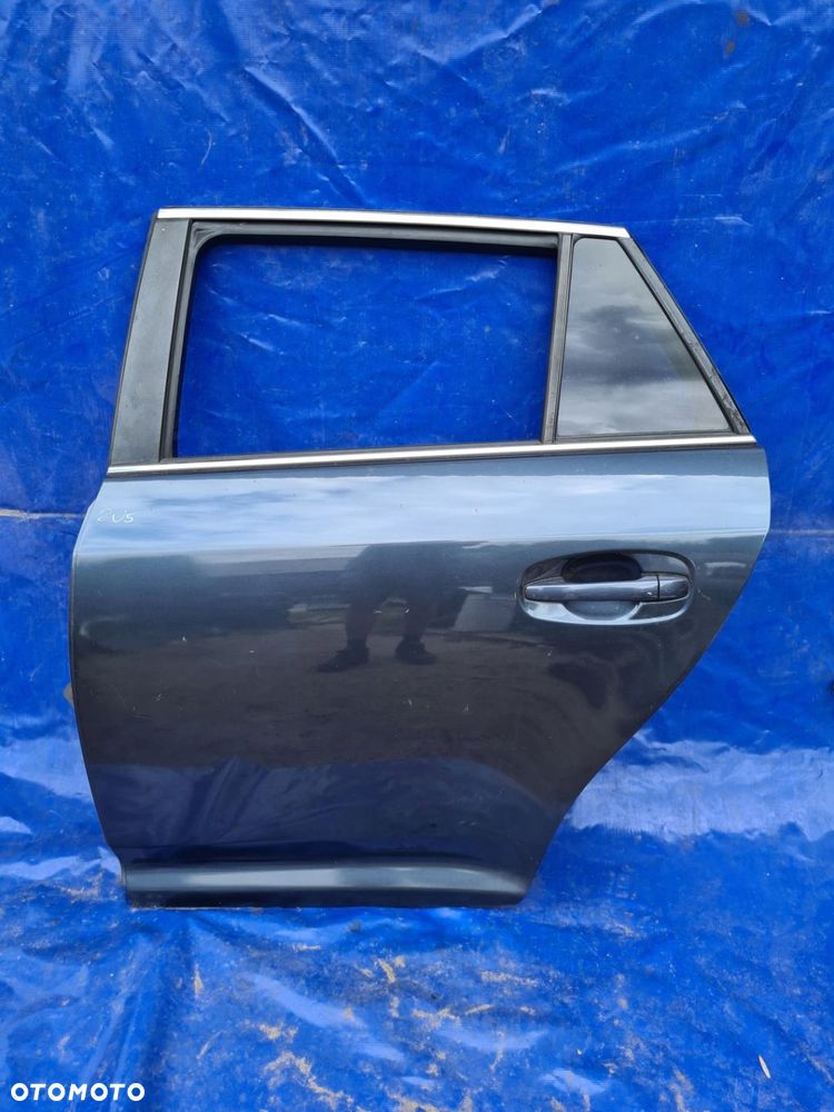 Toyota AVENSIS T27 09-18 drzwi lewe tył tylne 8u5