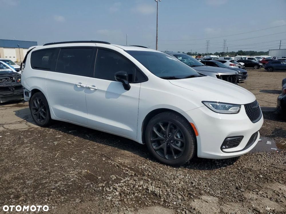 Chrysler Pacifica - 5