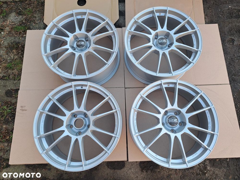 OZ O.Z Racing Ultraleggera 19 8j et35 BMW 1 3 5 E90 E91 F30 F31 F10 5x120 - 6