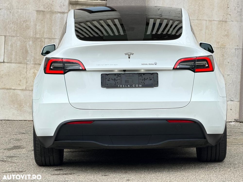 Tesla Model Y - 10