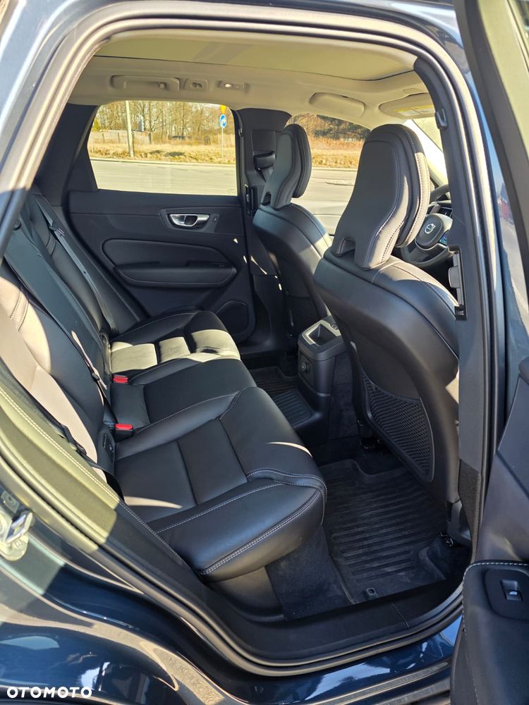 Volvo XC 60 T8 AWD Recharge Ultimate Dark - 12