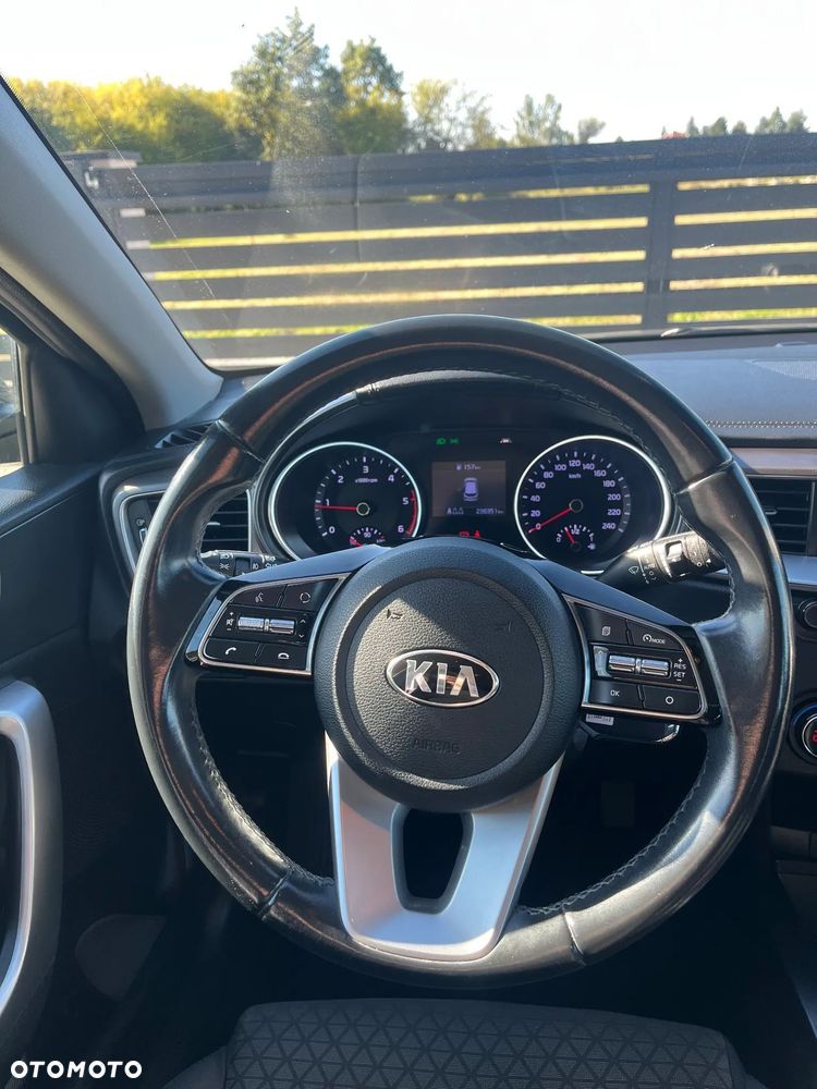 Kia Ceed - 11