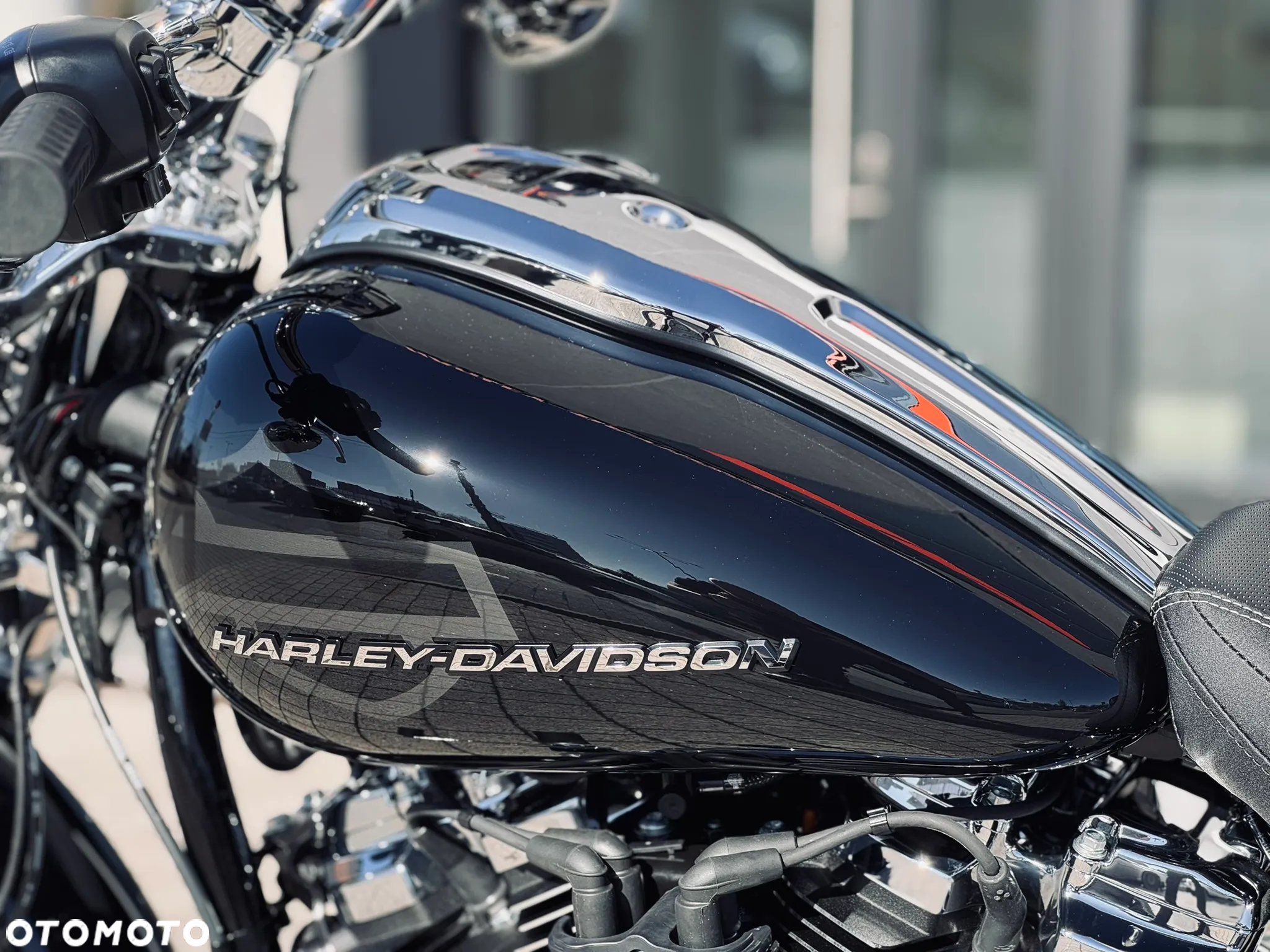 Harley-Davidson Softail Breakout - 21