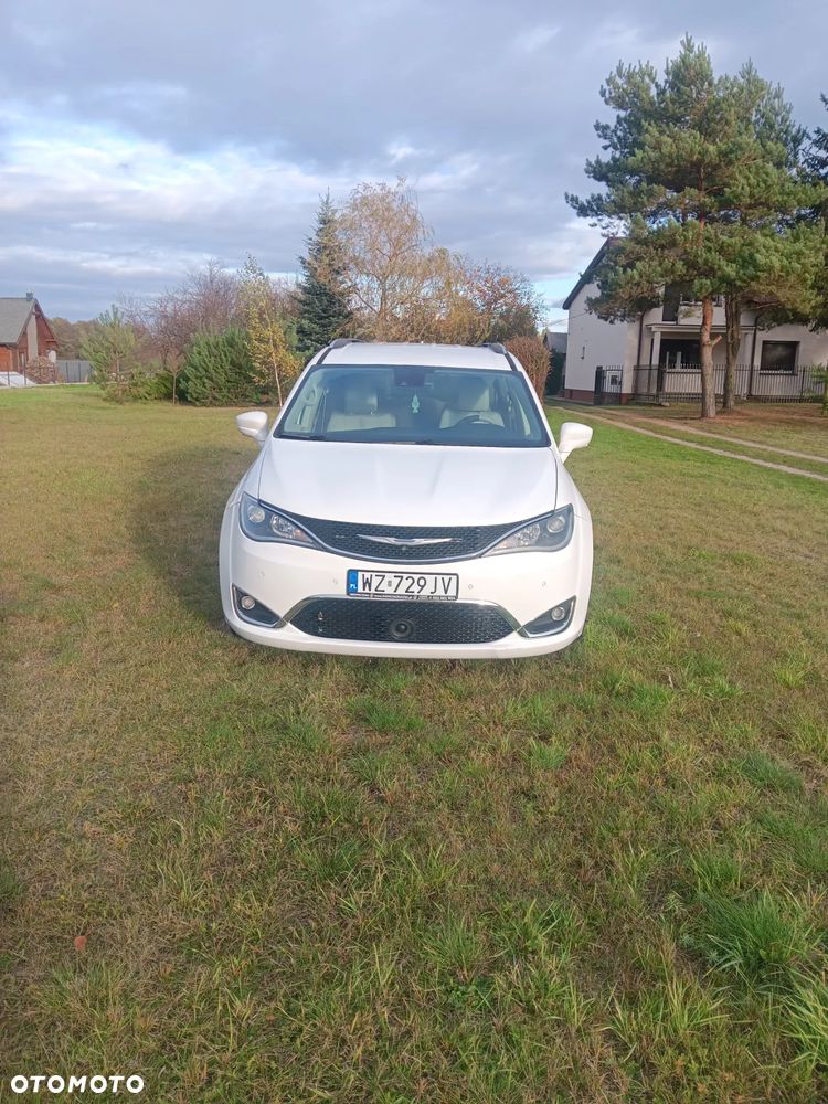 Chrysler Pacifica - 1