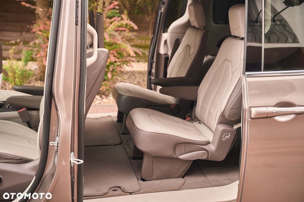 Chrysler Pacifica - 7