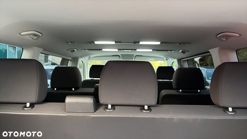 Volkswagen Caravelle - 9