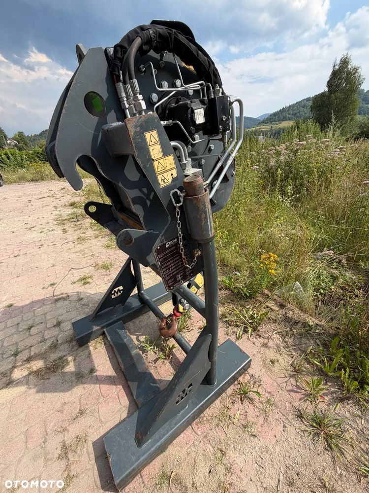 Magni RTH 5.23 SH-D/C Ładowarka teleskopowa Obrotowa roto 23 metry wysuw. 5 ton Udźwig. Wciagarka Hydrauliczna 5 ton. Pilot zdalnie sterowana. DEUTZ Silnik 145 KM. Jak Nowa Z Norwegii 2019 rok. 3200 mtg. Serwisy DEKRA TUV aktualne. Full Wypas. Klima stabilizatory 2 osie. Pilot. Maszyna z Norweskiej Upadłośći. Stan maszyny nie różni się od nowej z Salonu! Zero luzów na wszystkich siłownikach i podzespołach. ani deka wycieków. OKAZJA. Pełna Dokumentacja - 10