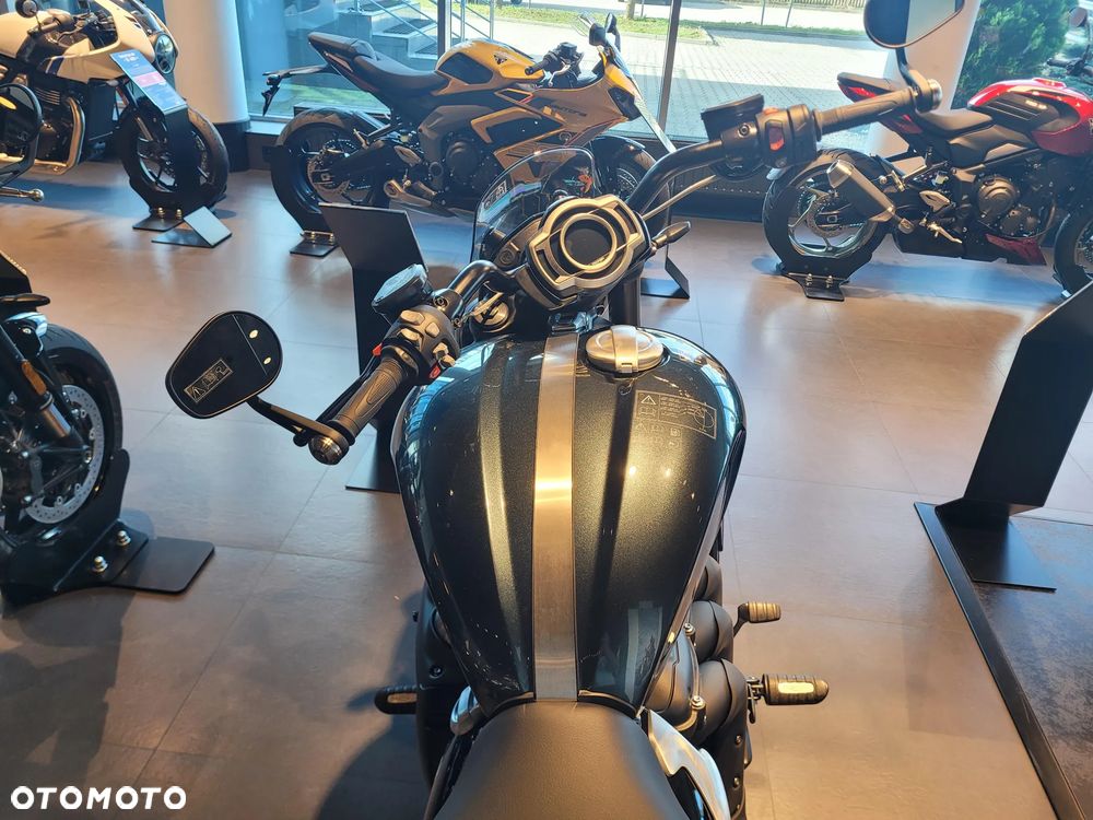 Triumph Rocket - 5