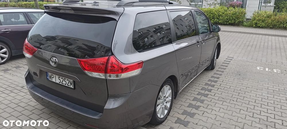 Toyota Sienna 3.5 V6 - 2