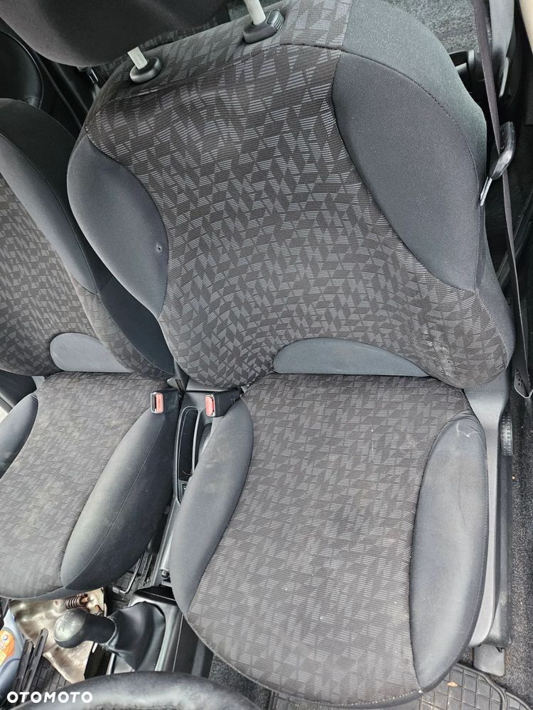 Nissan Note E11 07 fotel przód prawy - 3