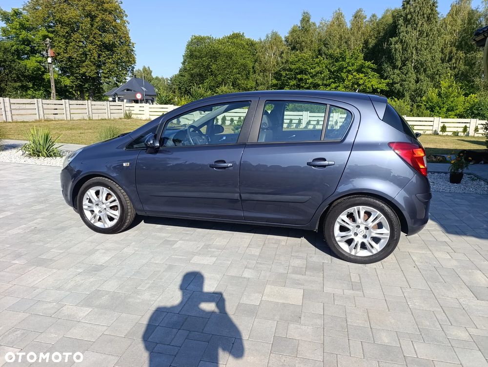 Opel Corsa 1.4 16V Cosmo - 3