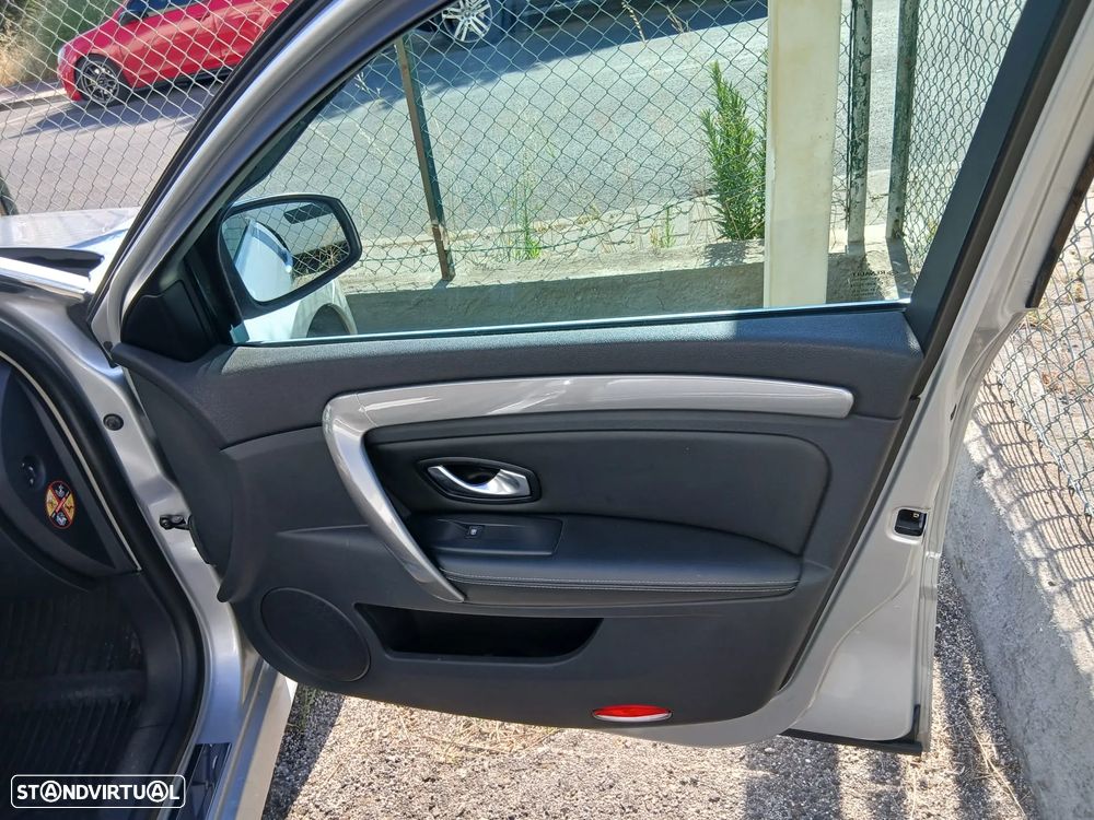 Renault Laguna Break 2.0 dCi GT 4Control - 27