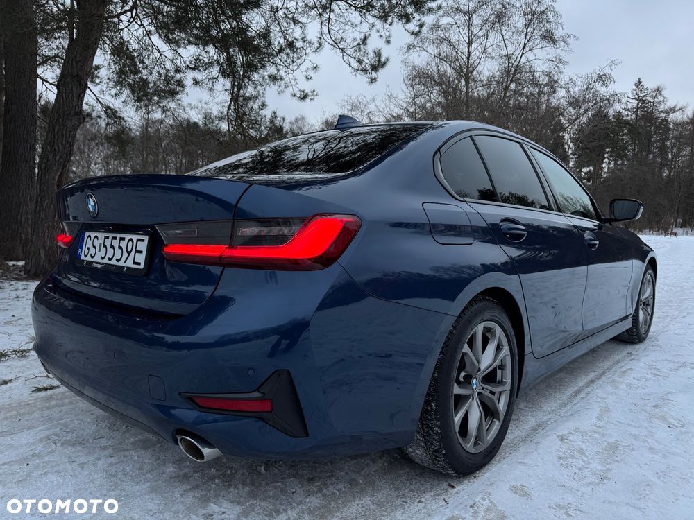 BMW Seria 3 318d Sport Line - 3