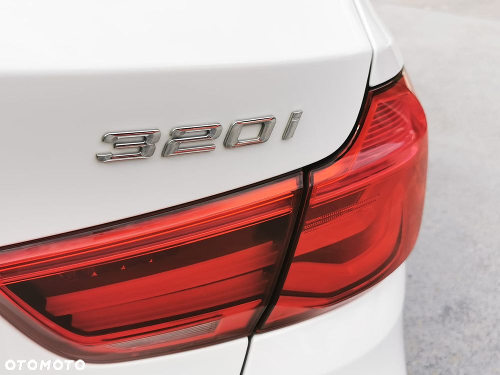 BMW 3GT 320i GPF xDrive Advantage - 28